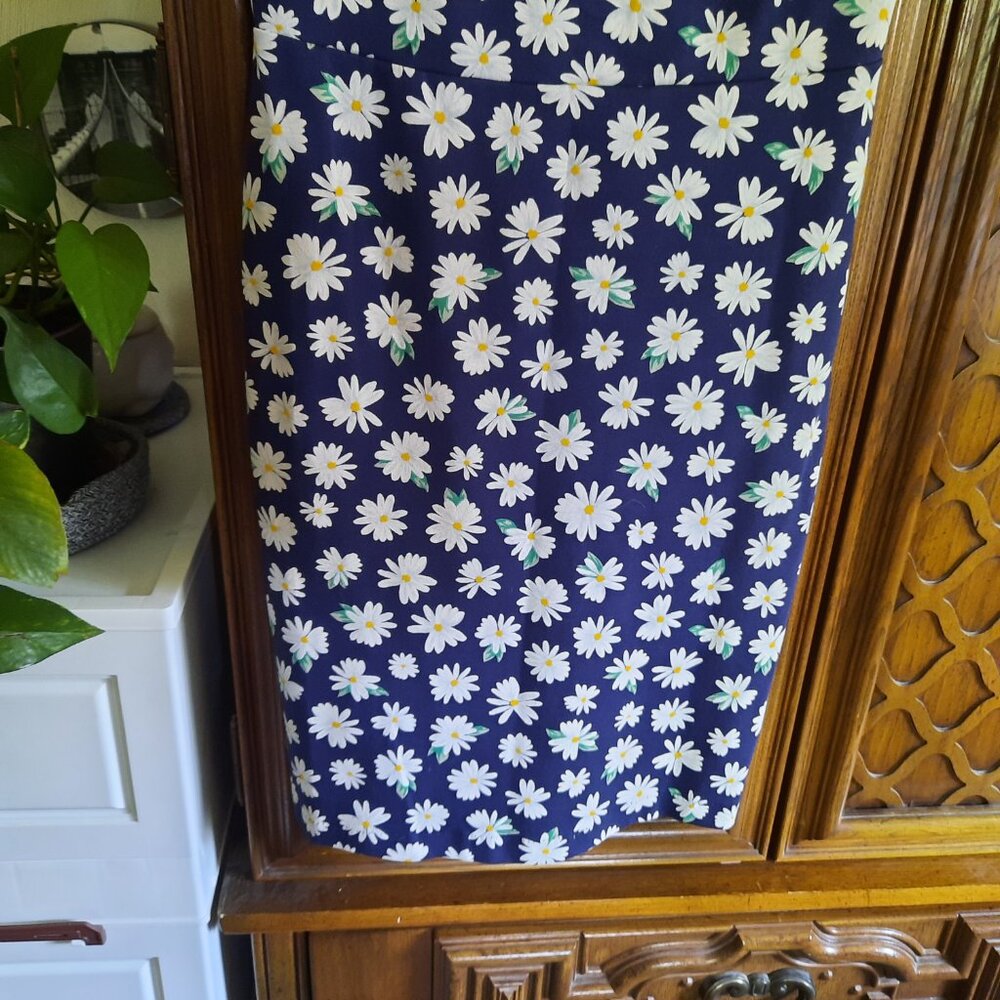 Old Navy Printed Ponte-Knit Sheath Dress - Navy Daisy Print, Size XS - Picture 6 of 16